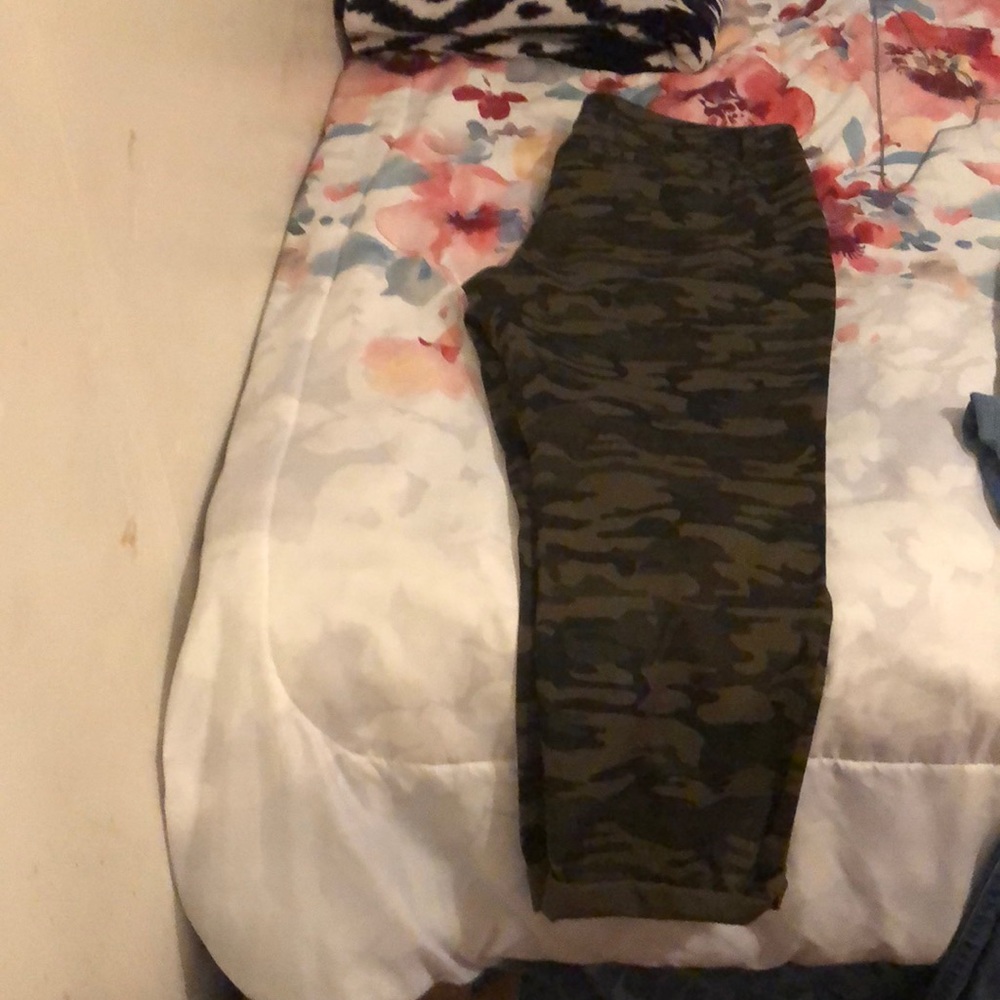 Camo capris
